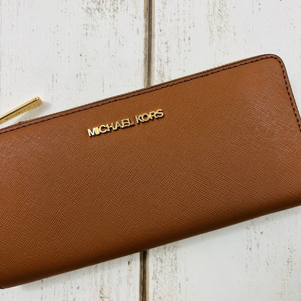 Michael Kors Saffiano Leather Quarter Zip Wallet Luggage Brown - Picture 2 of 9
